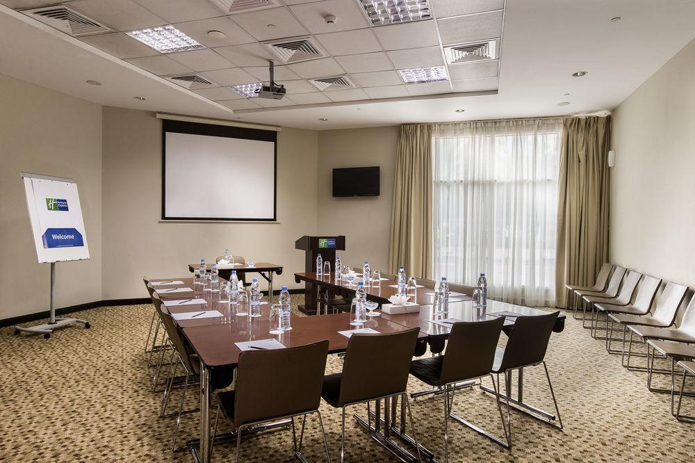 Holiday Inn Express Dubai Safa Park, An Ihg Hotel Εξωτερικό φωτογραφία